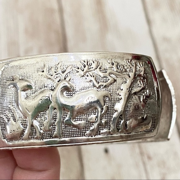 Unsigned Silver-tone Ornate Birds Deer Hen Peacock 1” Open Cuff Bangle Bracelet - Picture 3 of 10